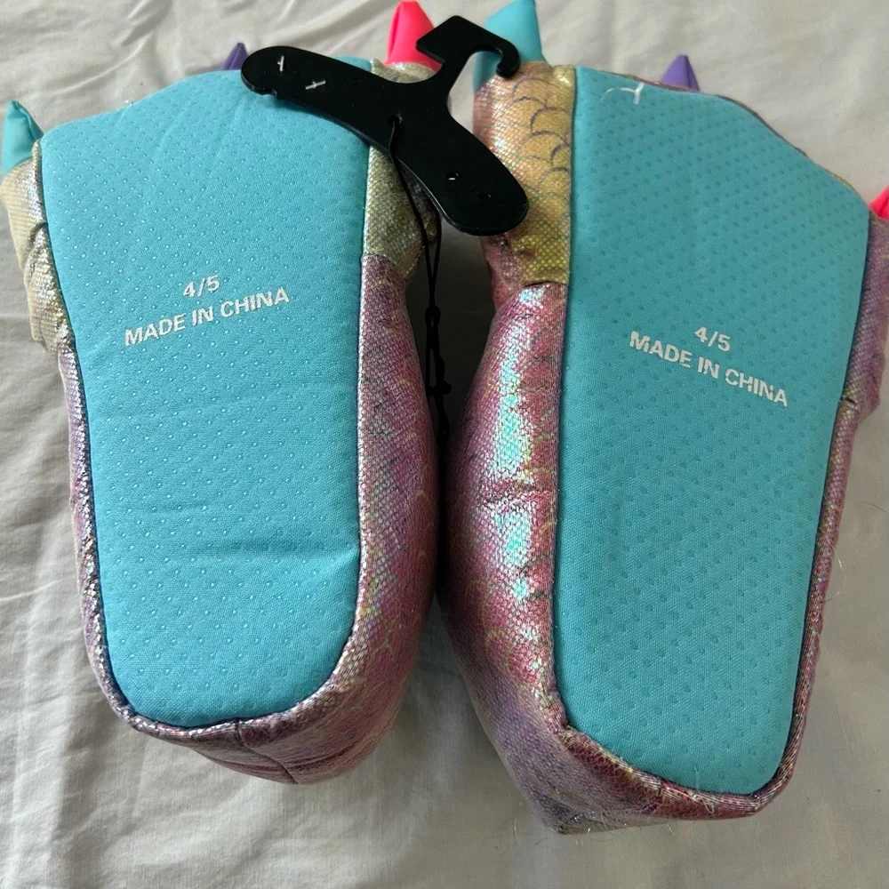 NWT Light-Up Mermaid Monster Claw Slippers-Big Girl Size 4/5